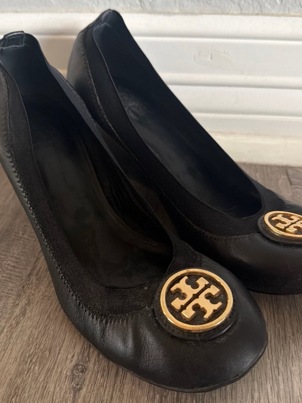 Tory Burch Black Leather Ballet Flats with Gold Logo Medallion
